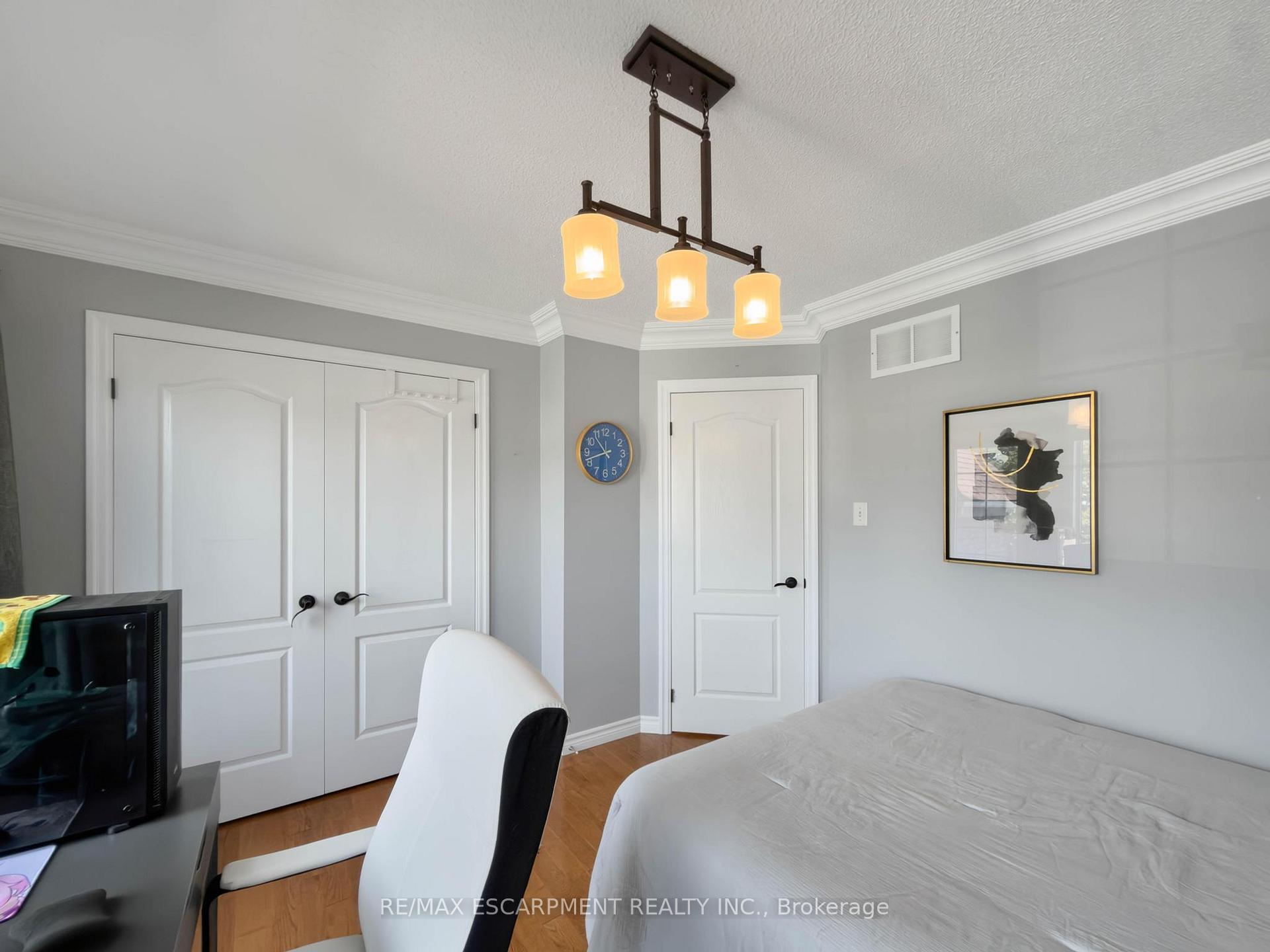 Photo 29 of 1396 Thorncrest Crescent, Oakville, West Oak Trails — HOMEH