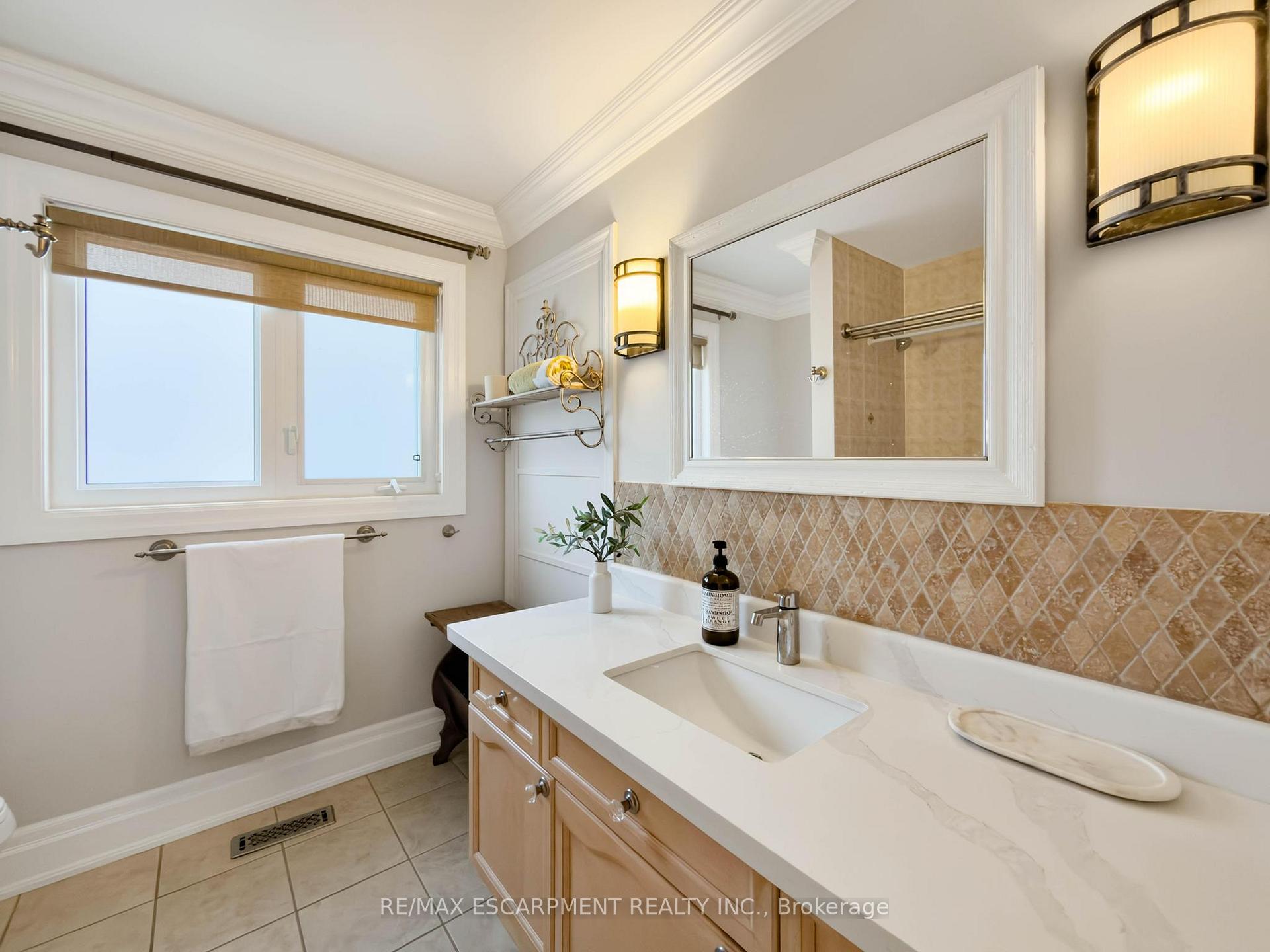Photo 33 of 1396 Thorncrest Crescent, Oakville, West Oak Trails — HOMEH