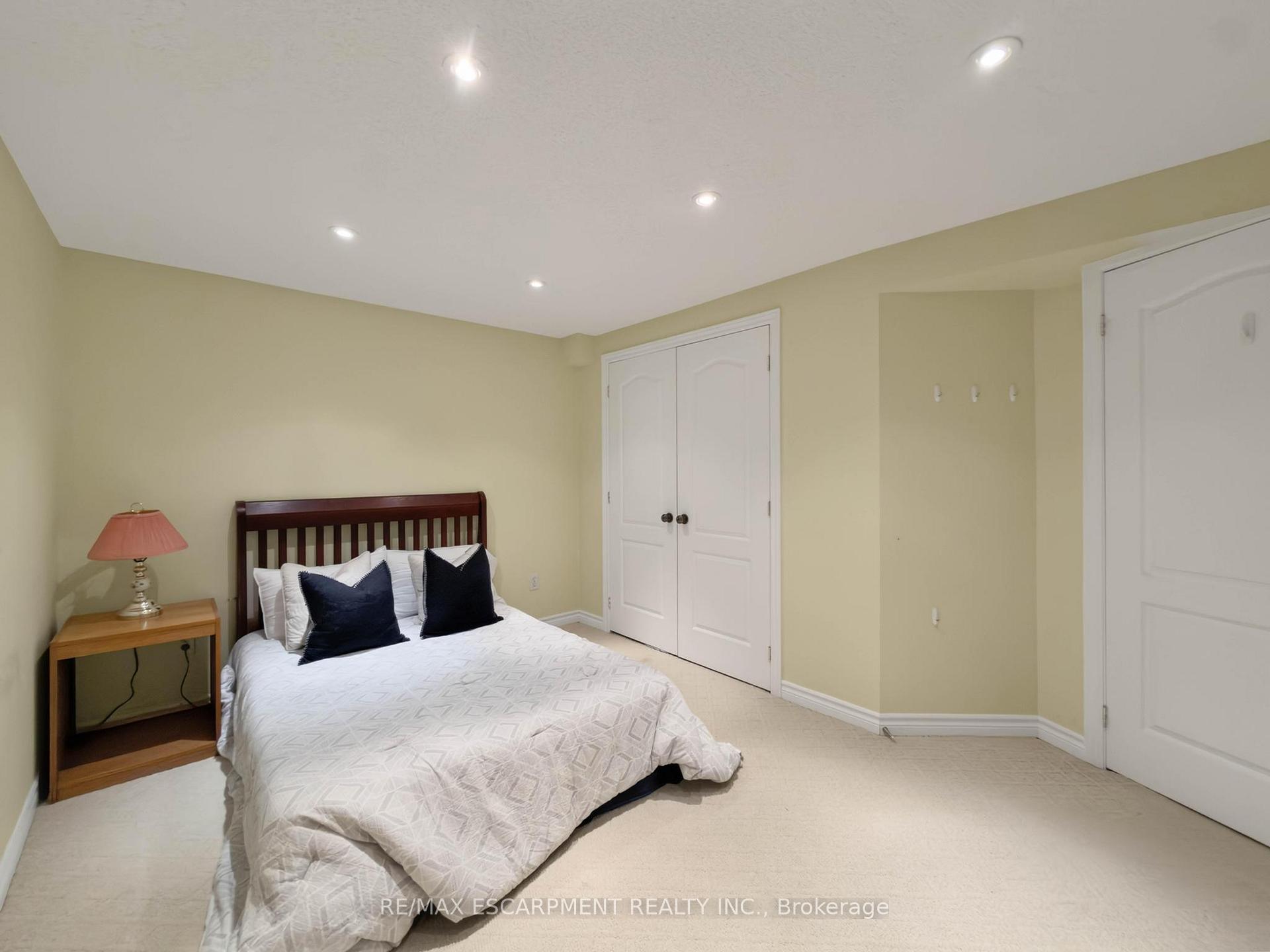 Photo 36 of 1396 Thorncrest Crescent, Oakville, West Oak Trails — HOMEH