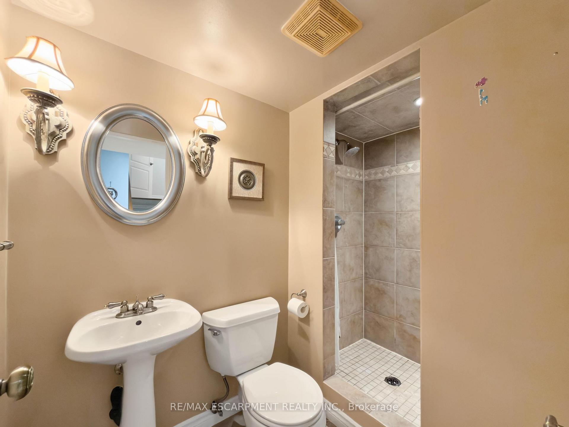 Photo 37 of 1396 Thorncrest Crescent, Oakville, West Oak Trails — HOMEH