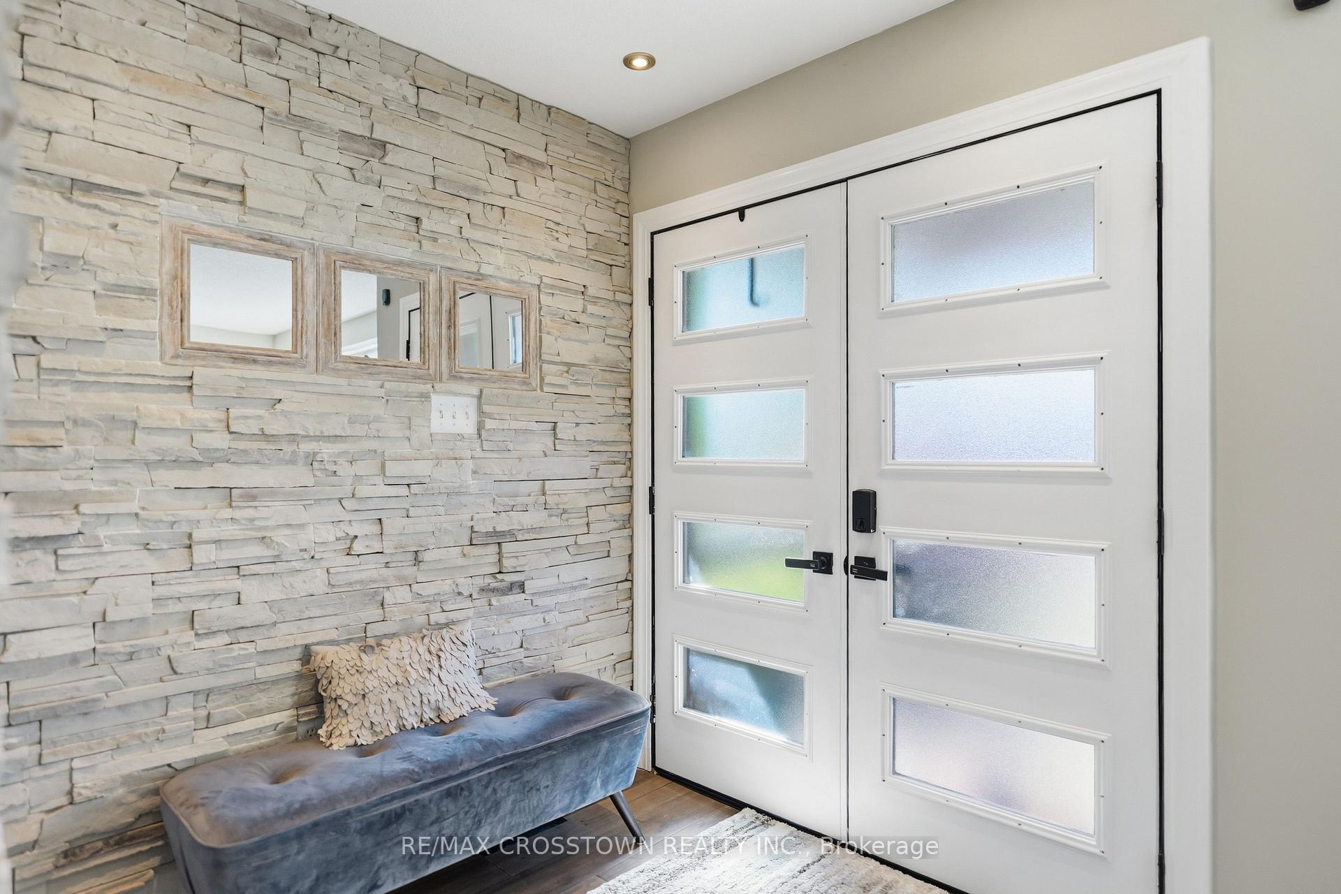 Photo 2 of 17 Counsellor Terrace, Barrie, Innis-Shore — HOMEH