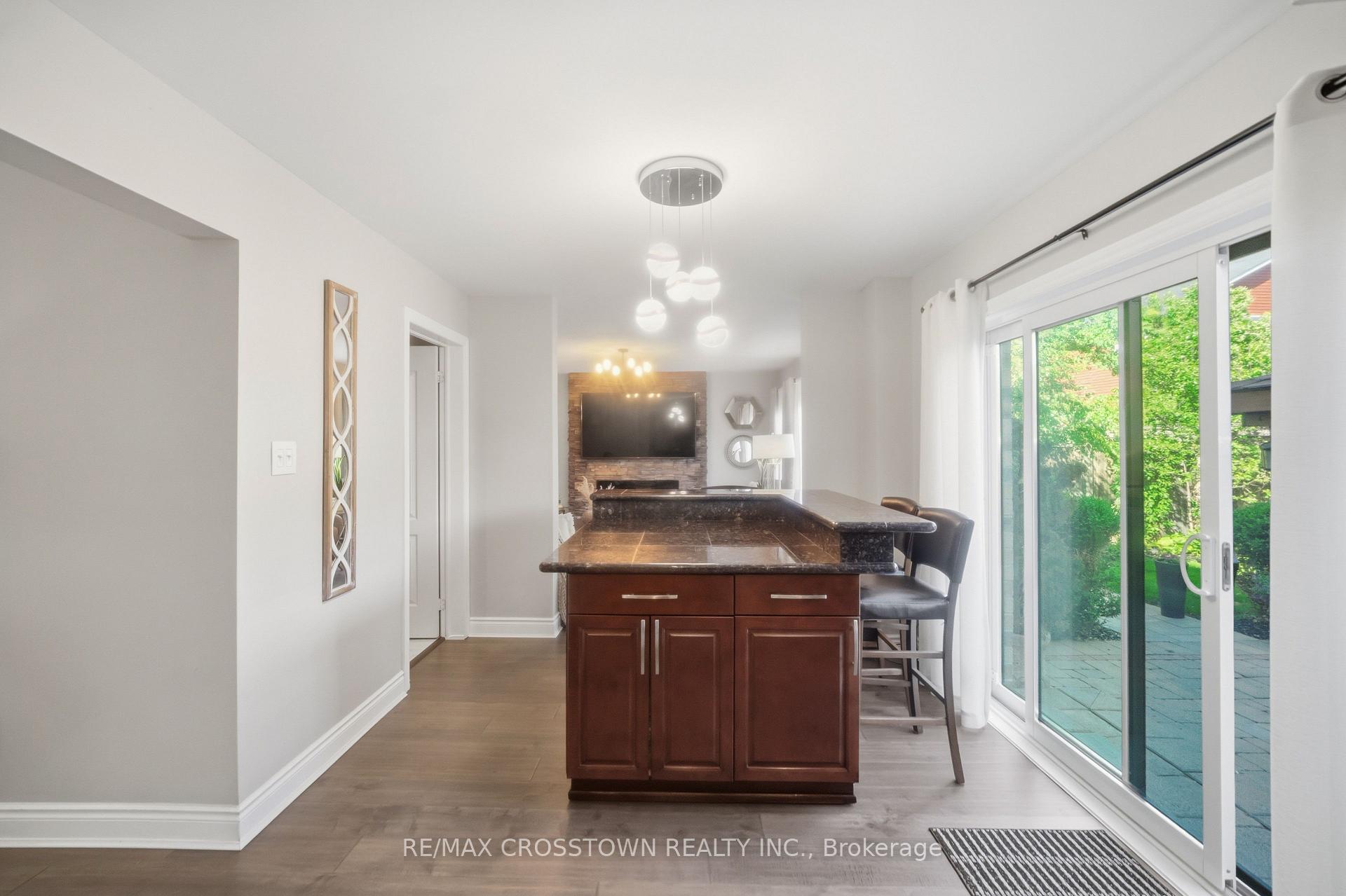 Photo 10 of 17 Counsellor Terrace, Barrie, Innis-Shore — HOMEH