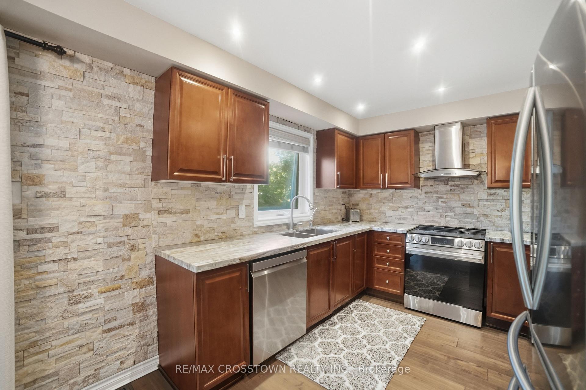 Photo 9 of 17 Counsellor Terrace, Barrie, Innis-Shore — HOMEH