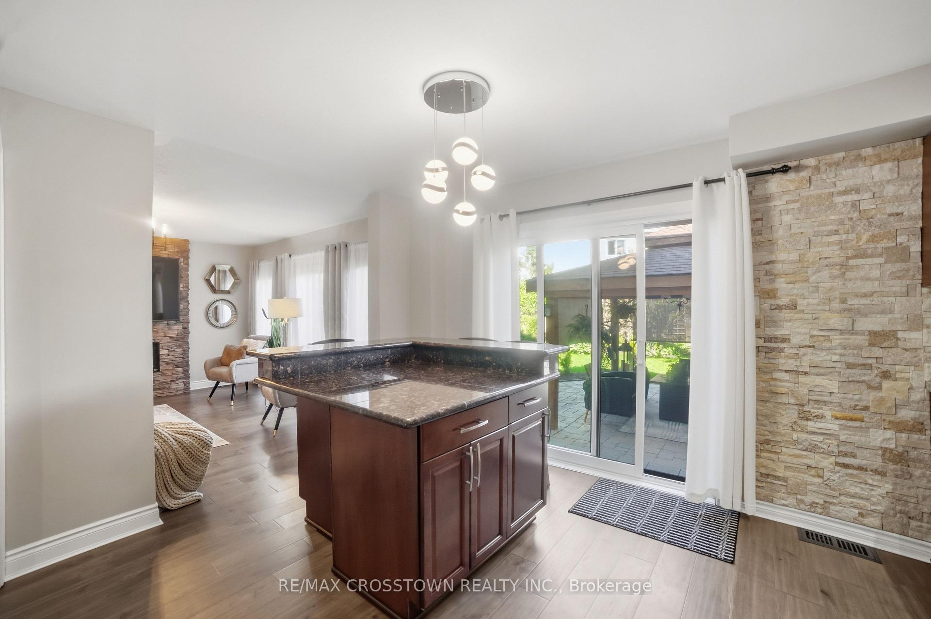 Photo 11 of 17 Counsellor Terrace, Barrie, Innis-Shore — HOMEH