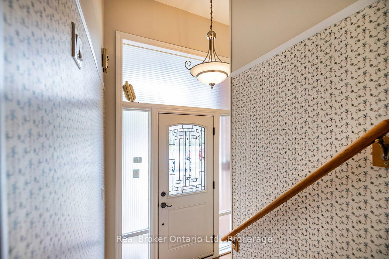 Photo 2 of 32 Strike Avenue, Clarington, Bowmanville — HOMEH