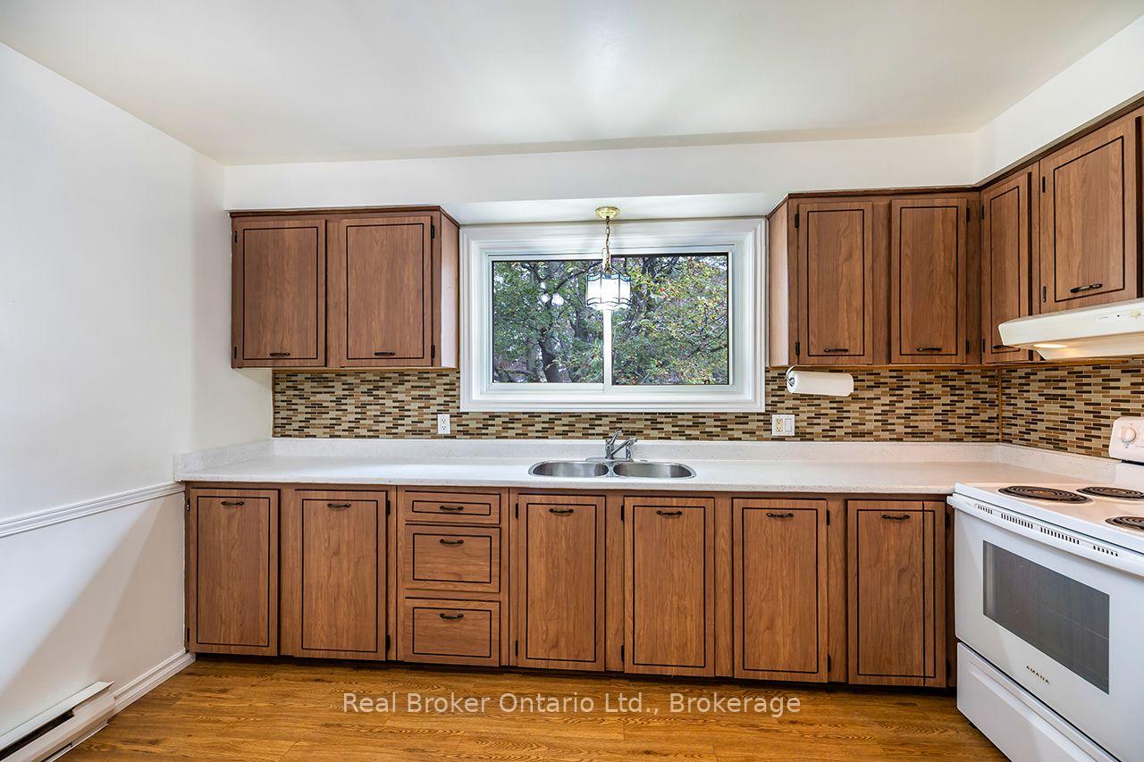 Photo 3 of 32 Strike Avenue, Clarington, Bowmanville — HOMEH