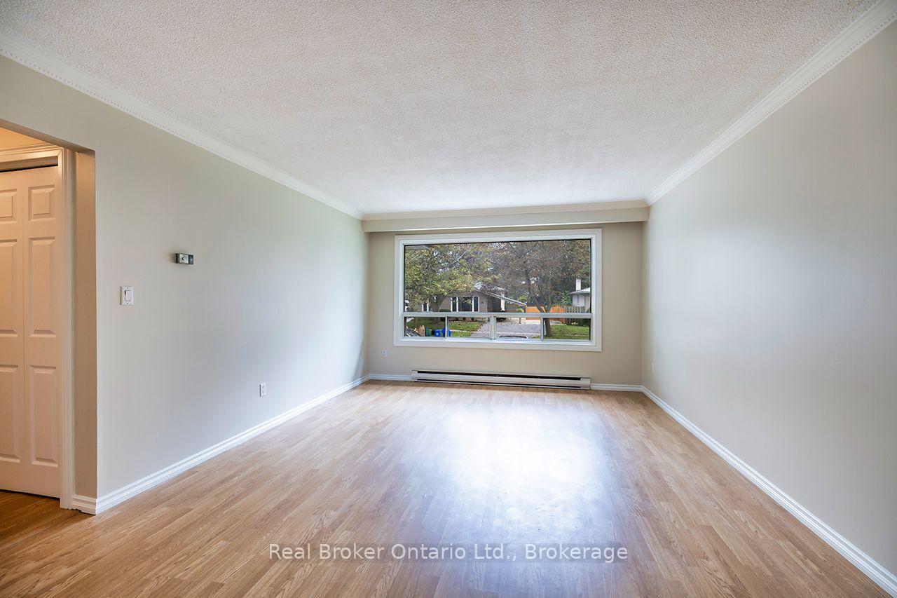 Photo 8 of 32 Strike Avenue, Clarington, Bowmanville — HOMEH