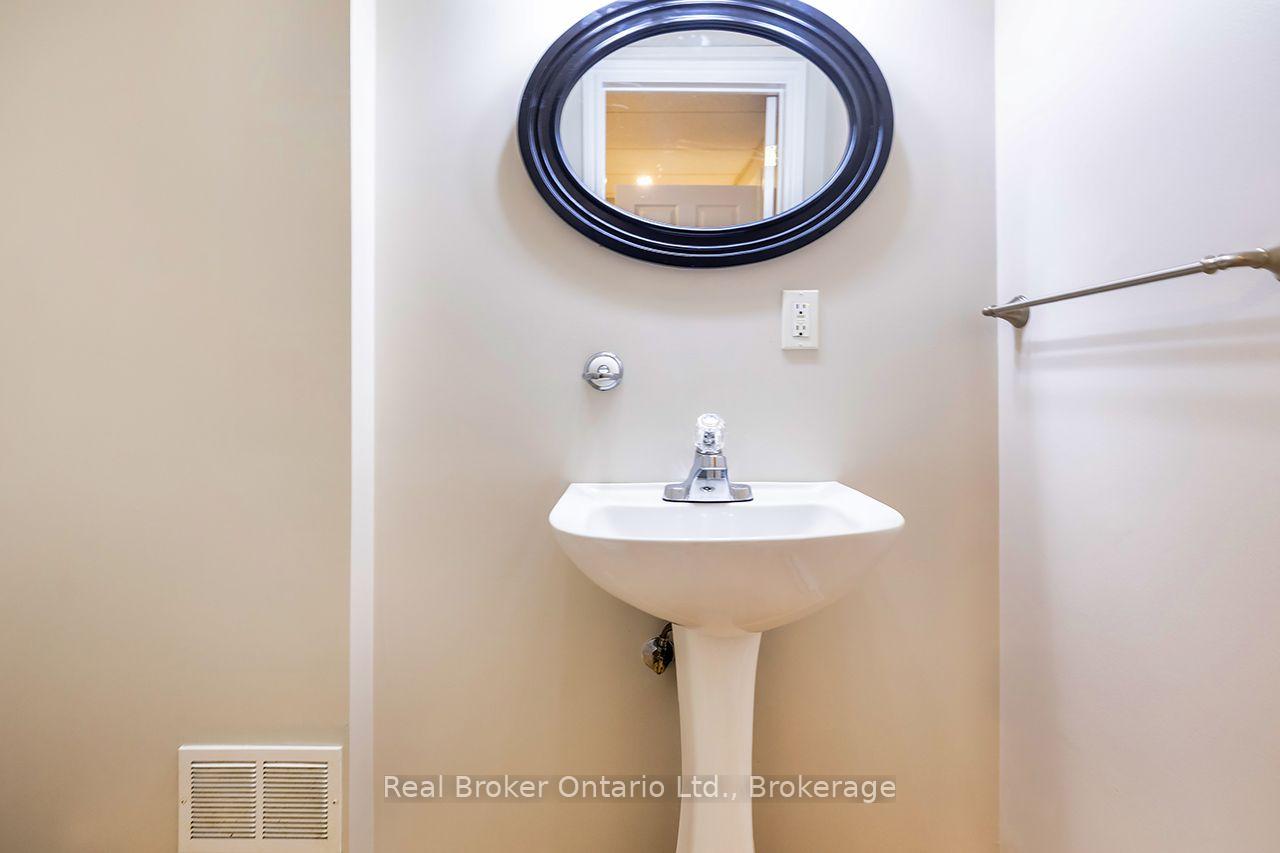 Photo 22 of 32 Strike Avenue, Clarington, Bowmanville — HOMEH