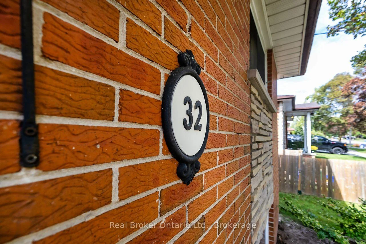 Photo 24 of 32 Strike Avenue, Clarington, Bowmanville — HOMEH