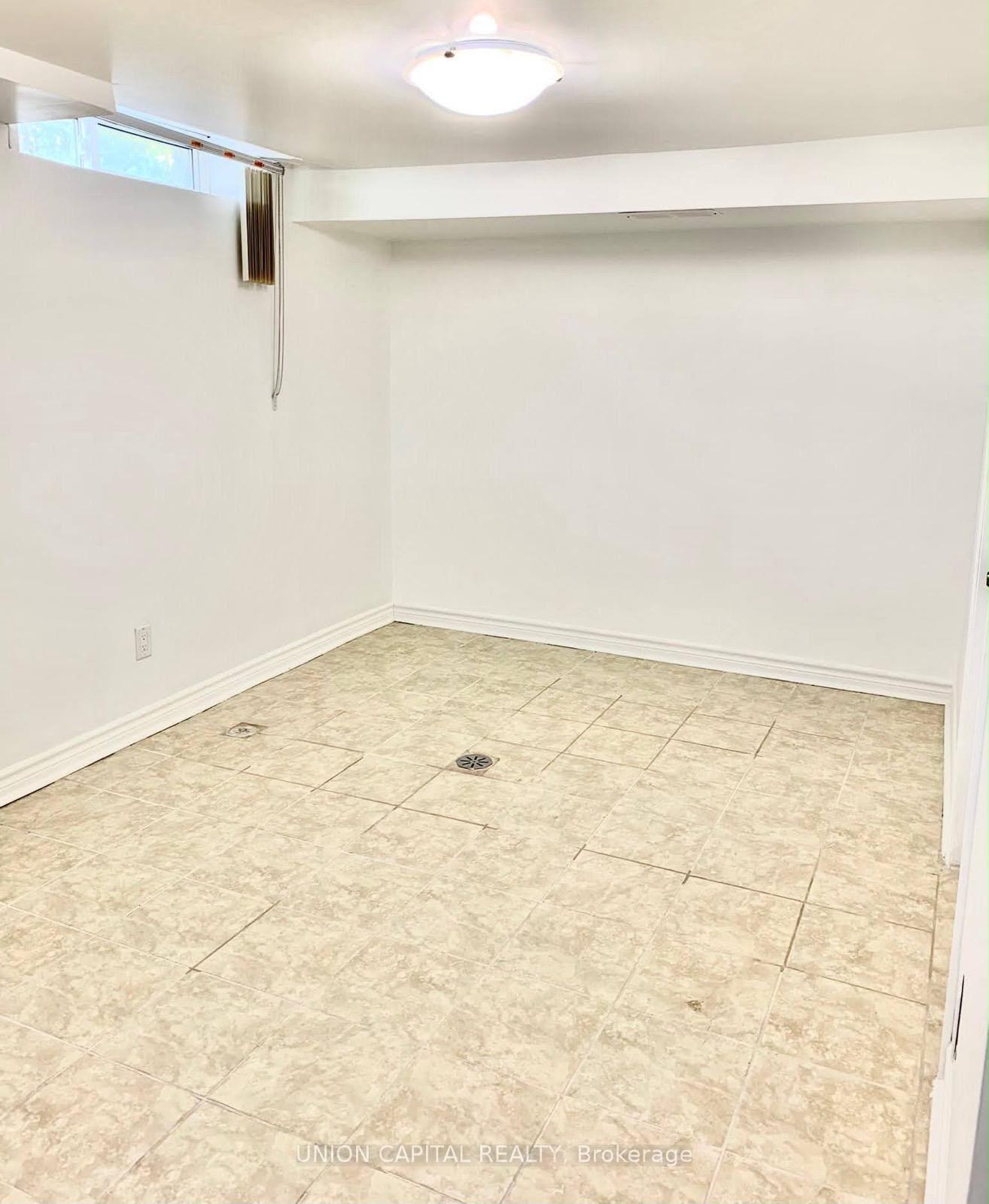 Photo 8 of Unit Basement, 137 Tavistock Road, North York, Downsview-Roding-CFB — HOMEH