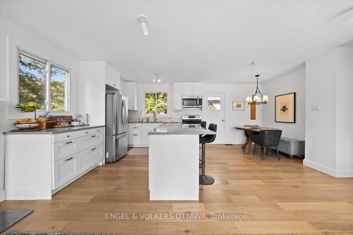 Photo 17 of 1393 Sutherland Drive, Ottawa, Manotick South to Roger Stevens — HOMEH