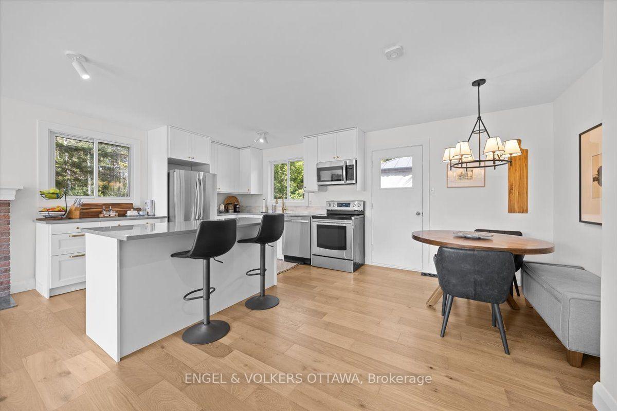 Photo 19 of 1393 Sutherland Drive, Ottawa, Manotick South to Roger Stevens — HOMEH