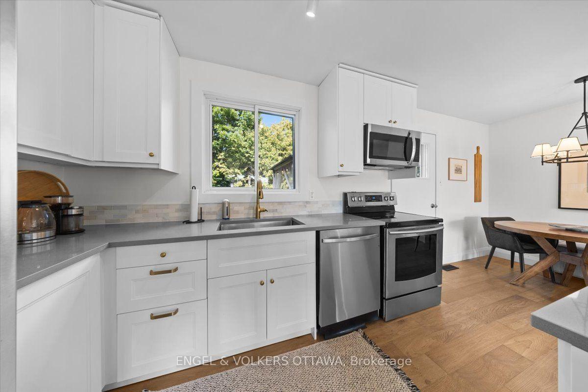 Photo 20 of 1393 Sutherland Drive, Ottawa, Manotick South to Roger Stevens — HOMEH