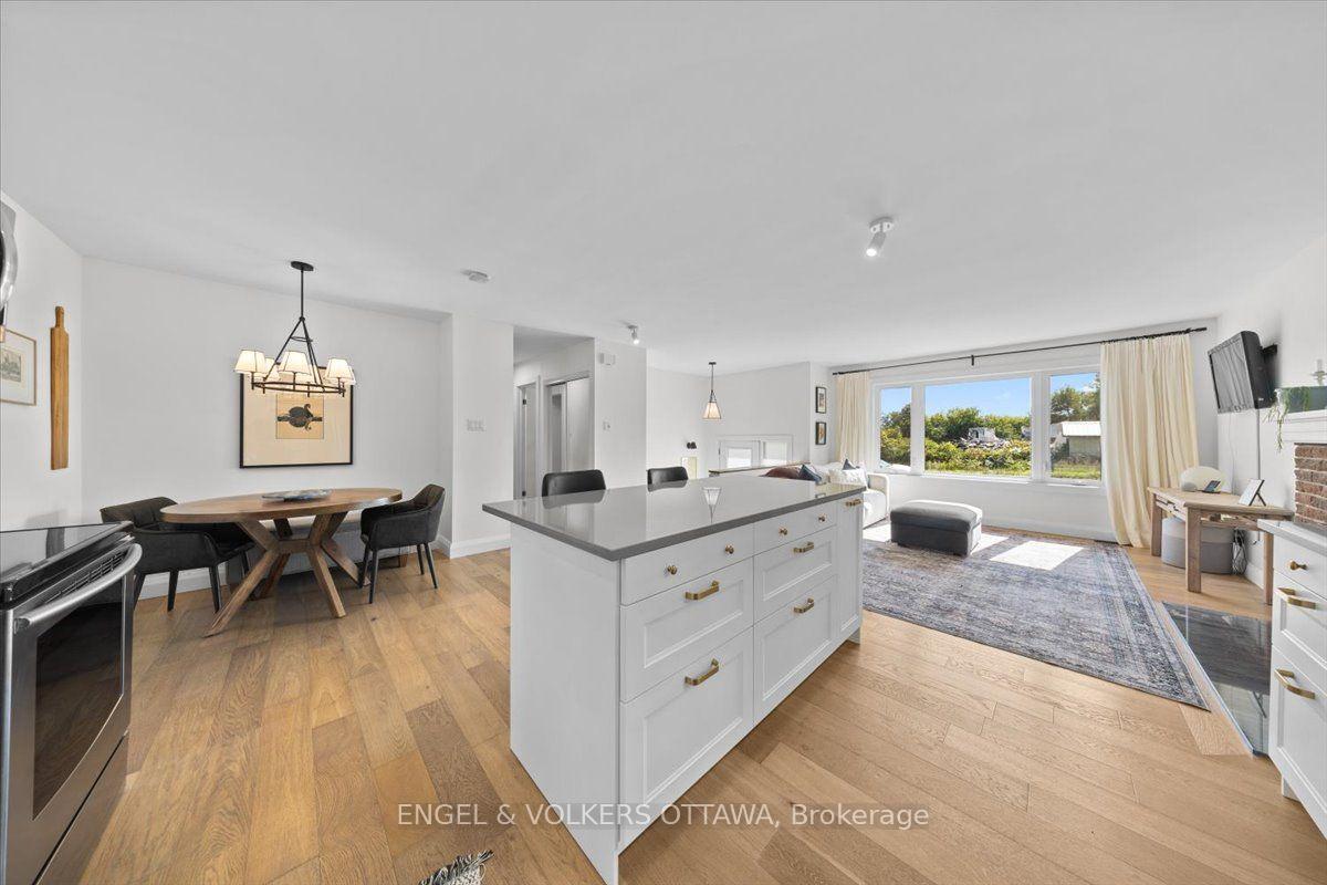 Photo 22 of 1393 Sutherland Drive, Ottawa, Manotick South to Roger Stevens — HOMEH
