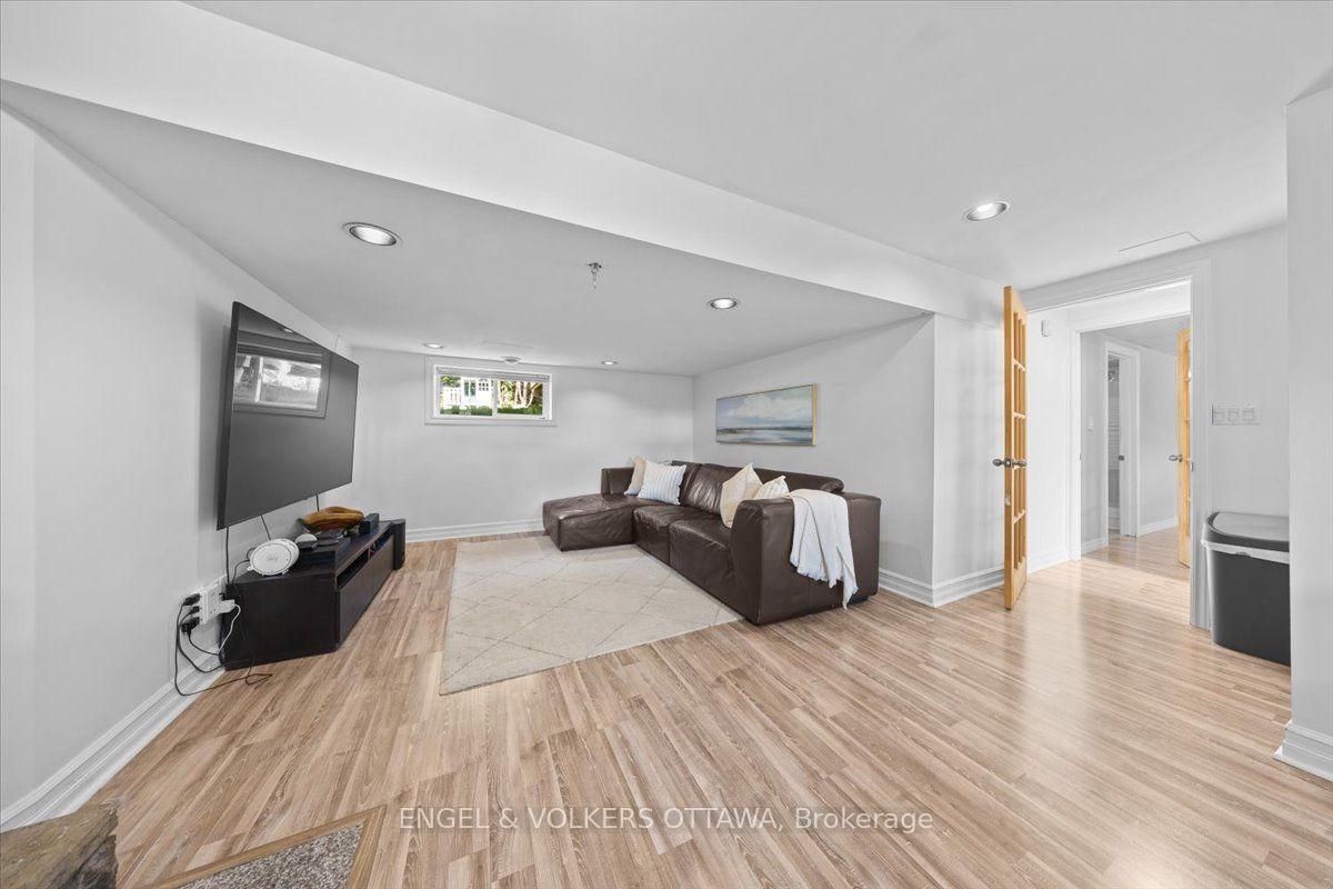 Photo 44 of 1393 Sutherland Drive, Ottawa, Manotick South to Roger Stevens — HOMEH