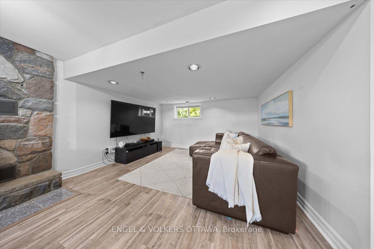 Photo 46 of 1393 Sutherland Drive, Ottawa, Manotick South to Roger Stevens — HOMEH
