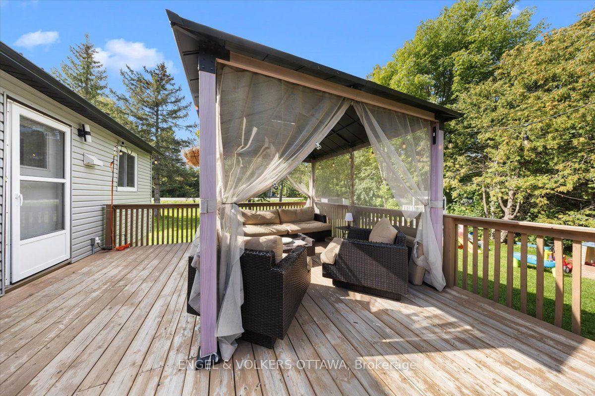 Photo 63 of 1393 Sutherland Drive, Ottawa, Manotick South to Roger Stevens — HOMEH