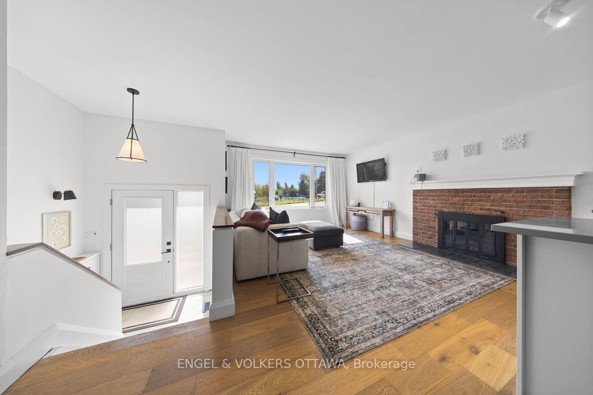 Photo 8 of 1393 Sutherland Drive, Ottawa, Manotick South to Roger Stevens — HOMEH