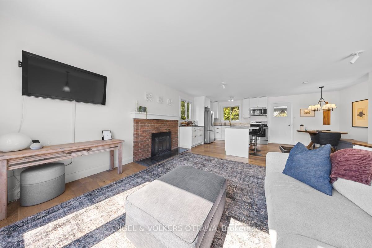 Photo 15 of 1393 Sutherland Drive, Ottawa, Manotick South to Roger Stevens — HOMEH