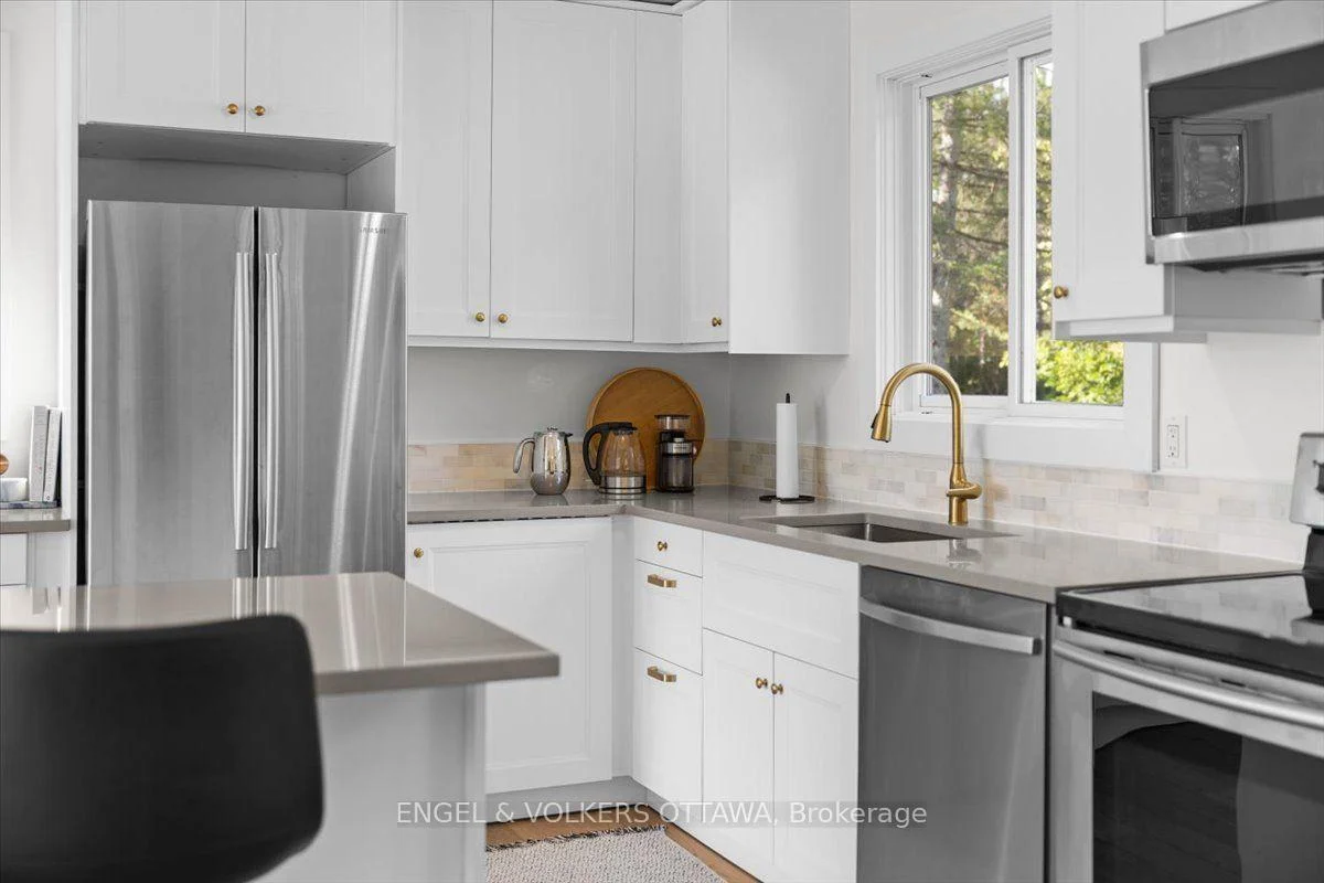 Photo 6 of 1393 Sutherland Drive, Ottawa, Manotick South to Roger Stevens — HOMEH
