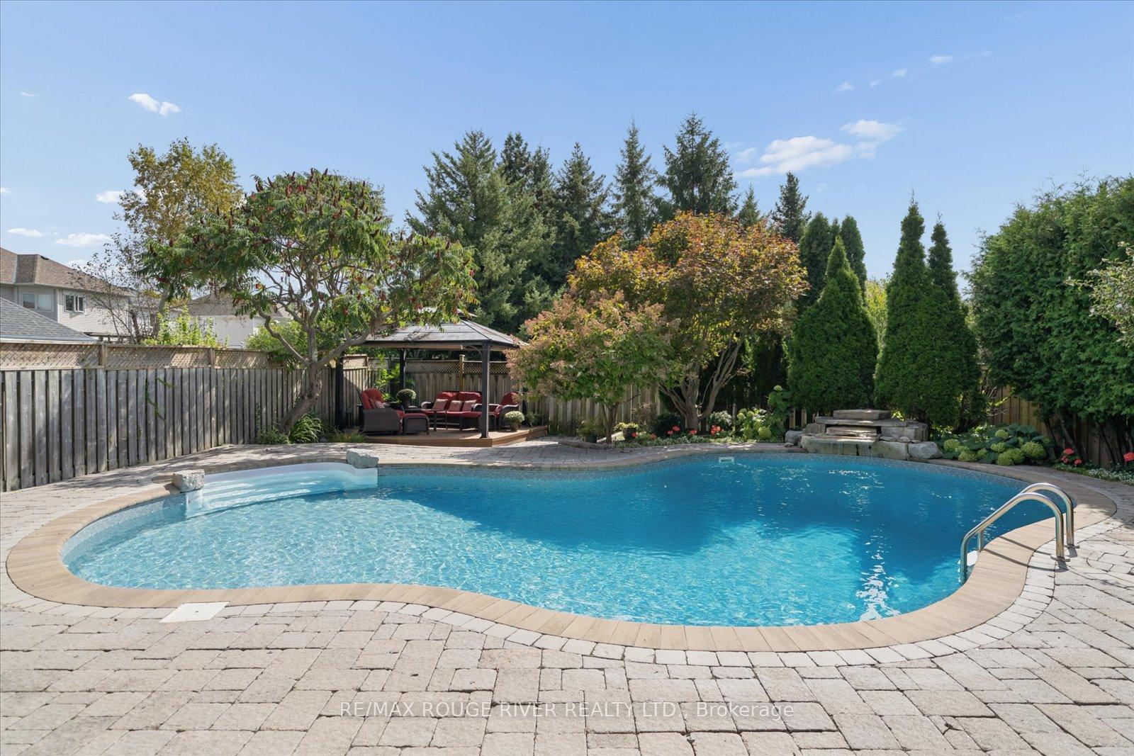 Photo 2 of 84 Bedell Crescent, Whitby, Rolling Acres — HOMEH