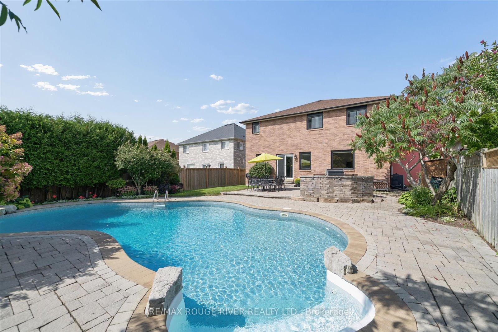 Photo 3 of 84 Bedell Crescent, Whitby, Rolling Acres — HOMEH