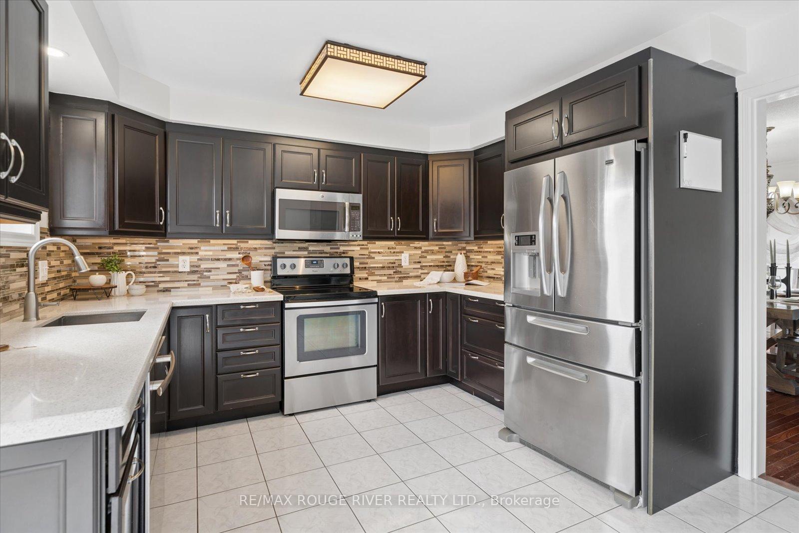Photo 8 of 84 Bedell Crescent, Whitby, Rolling Acres — HOMEH