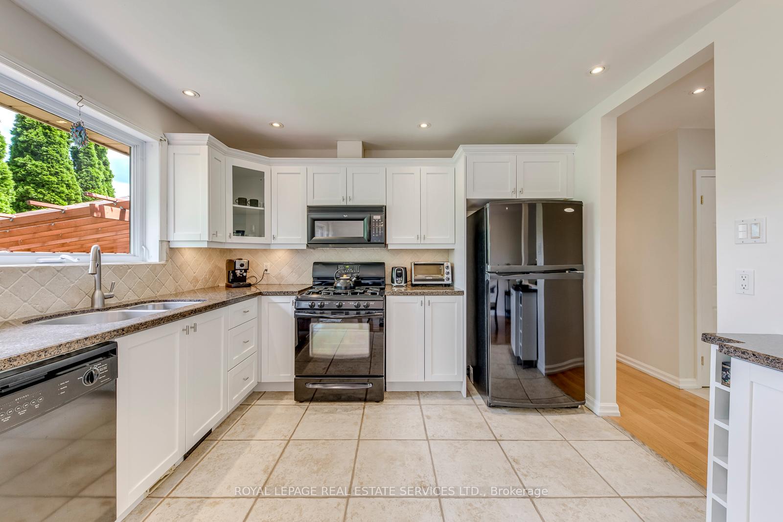 Photo 10 of 1607 Ewald Road, Mississauga, Mineola — HOMEH
