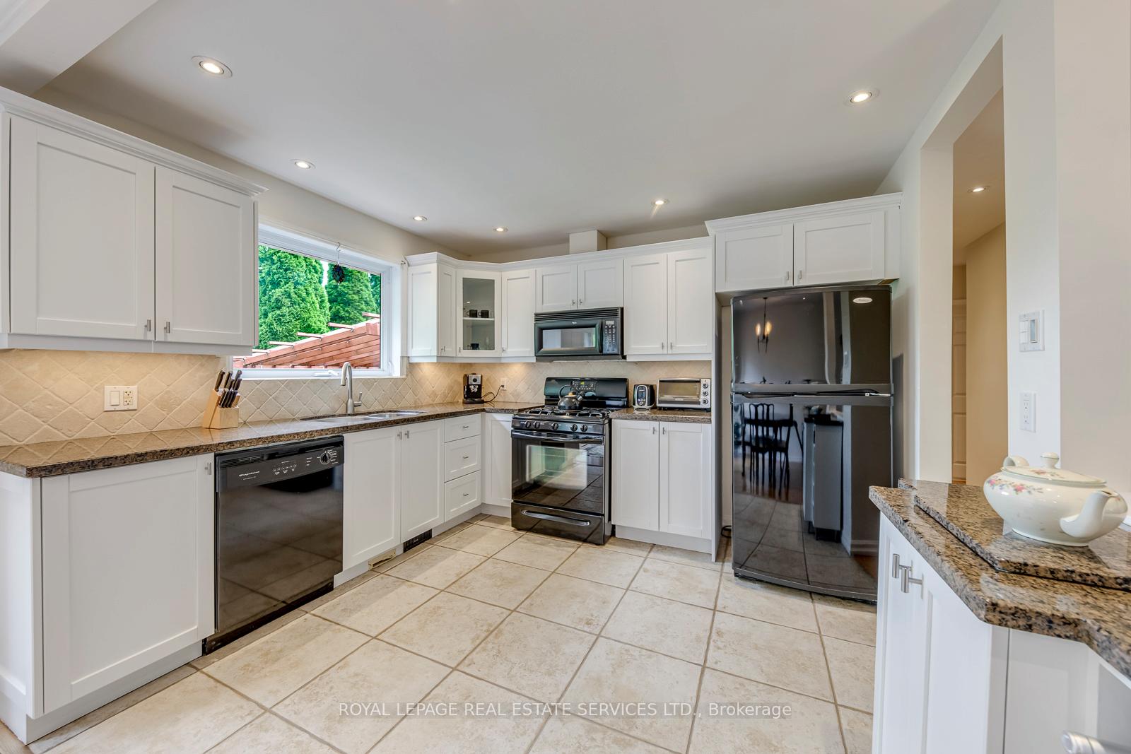 Photo 11 of 1607 Ewald Road, Mississauga, Mineola — HOMEH