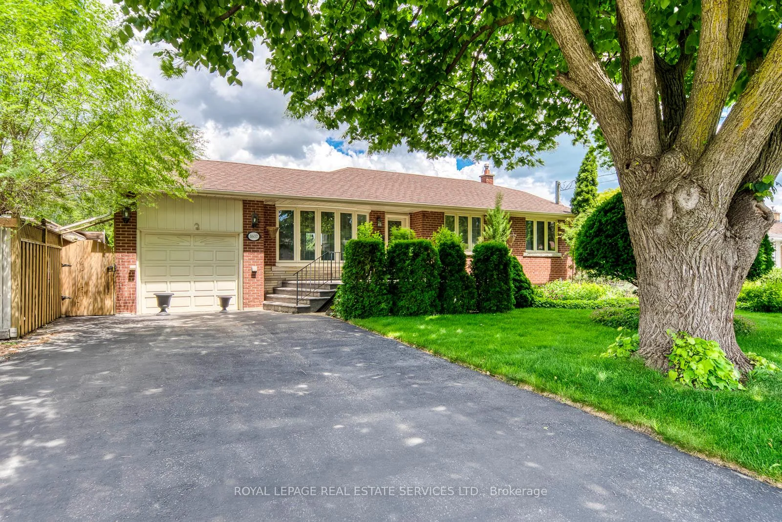 Photo 2 of 1607 Ewald Road, Mississauga, Mineola — HOMEH