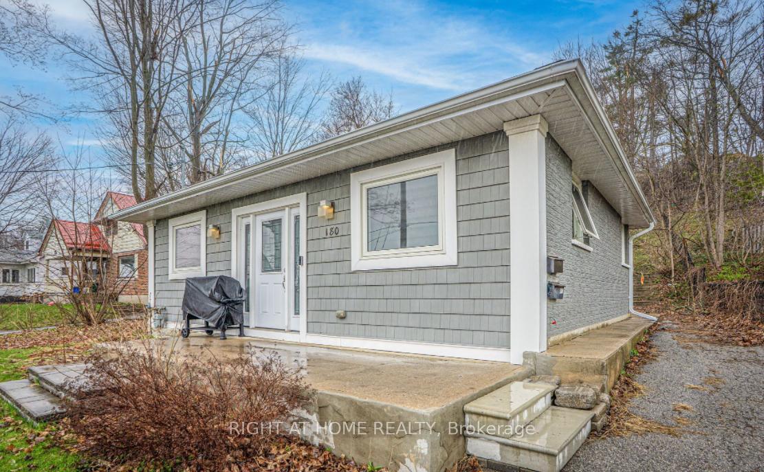 Photo 3 of 180 Blake Street, Barrie, 400 East — HOMEH