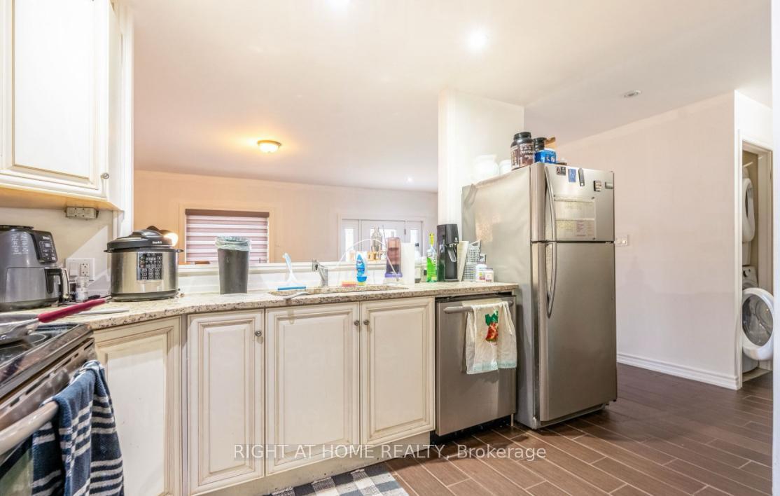 Photo 8 of 180 Blake Street, Barrie, 400 East — HOMEH
