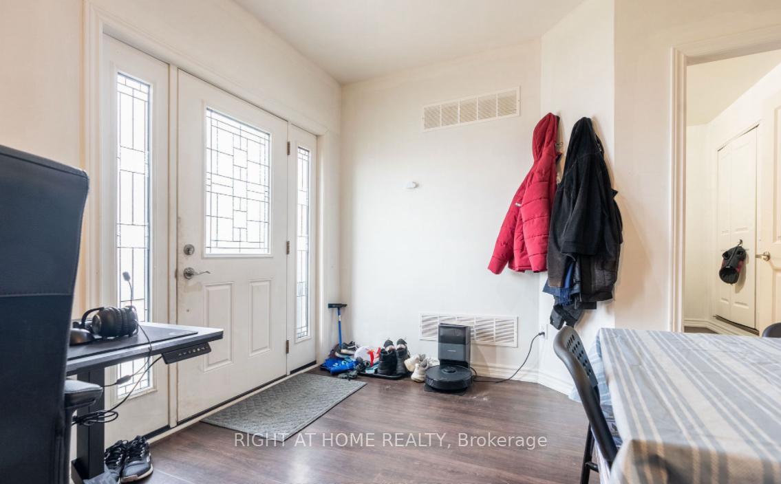 Photo 9 of 180 Blake Street, Barrie, 400 East — HOMEH