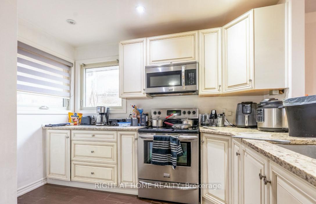 Photo 14 of 180 Blake Street, Barrie, 400 East — HOMEH