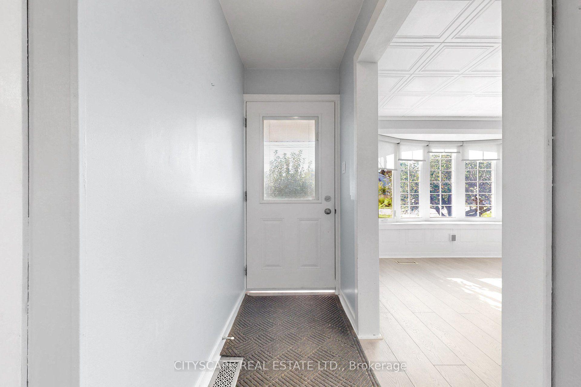 Photo 3 of 2049 Northern Avenue, Innisfil, Alcona — HOMEH