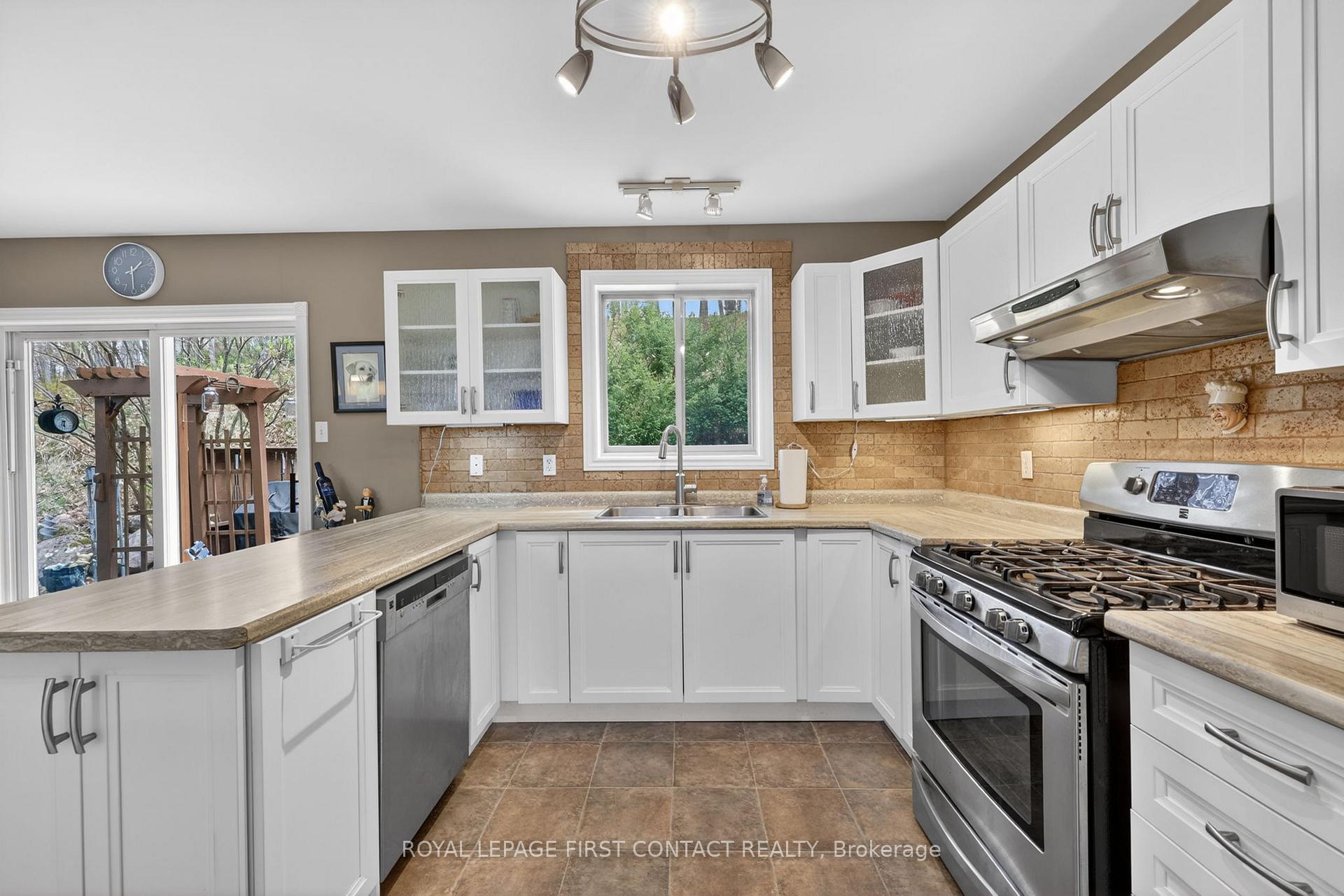 Photo 4 of 23 McFadden Drive, Springwater, Hillsdale — HOMEH