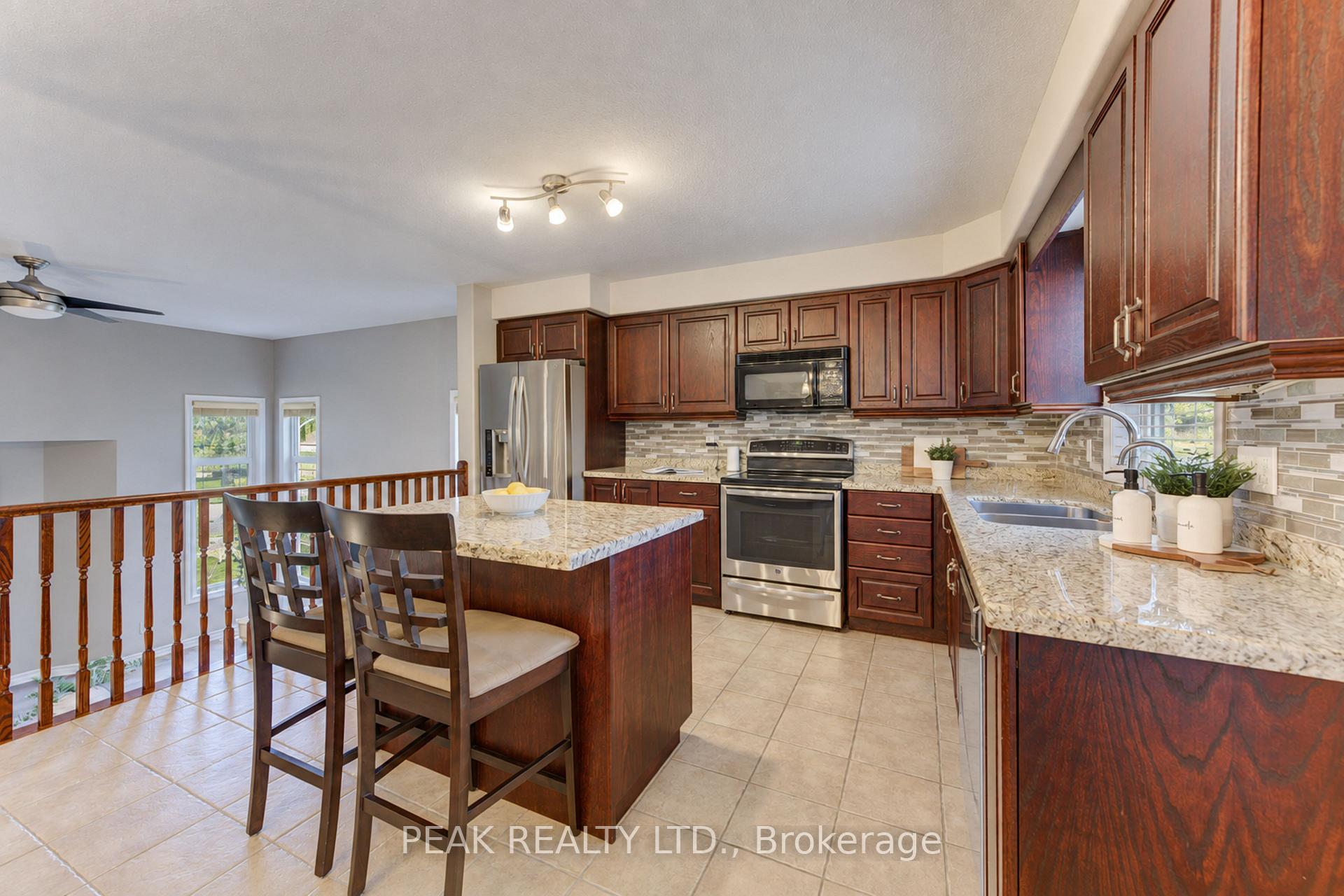 Photo 16 of 28 Roth Avenue, Wilmot, Baden — HOMEH