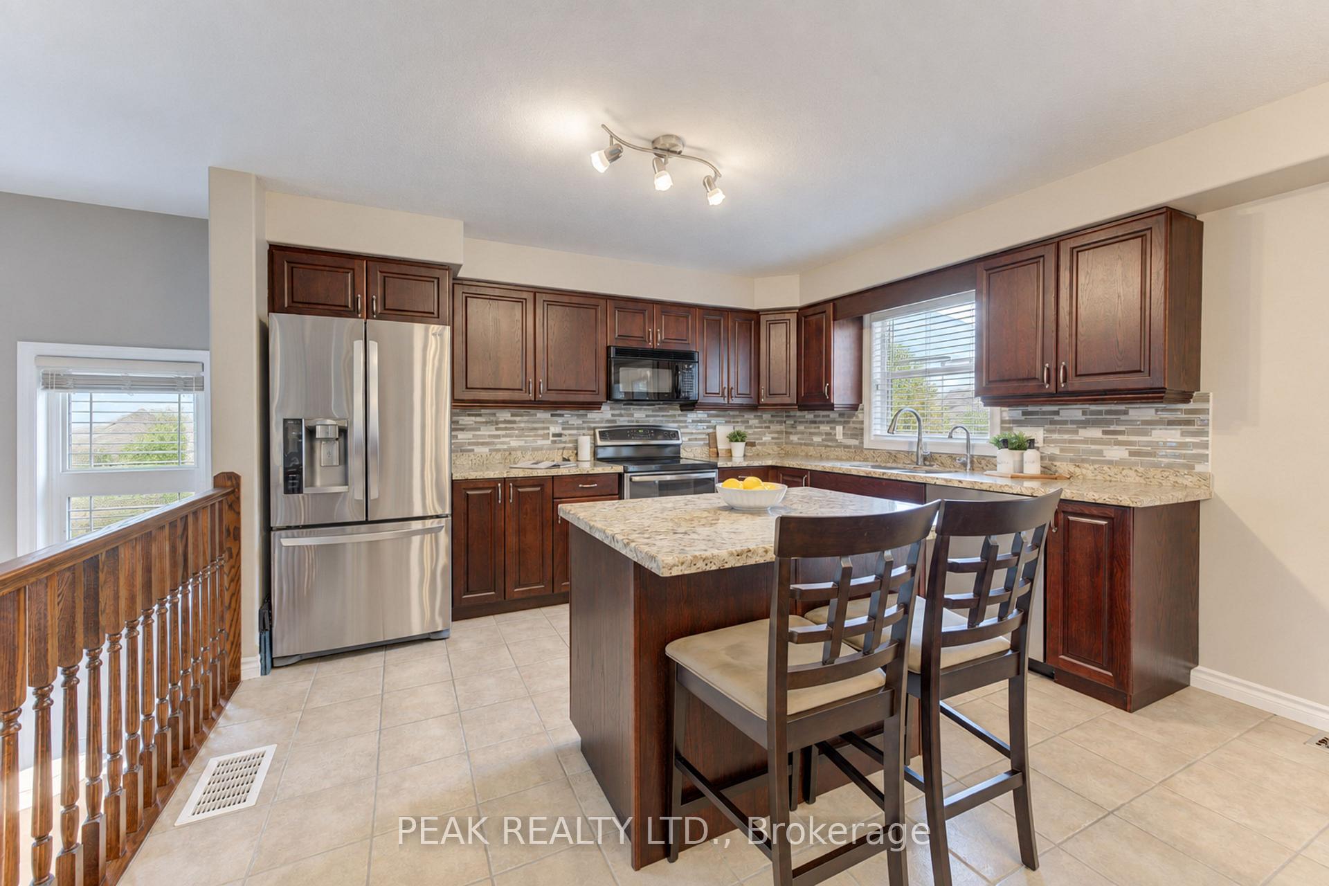 Photo 17 of 28 Roth Avenue, Wilmot, Baden — HOMEH