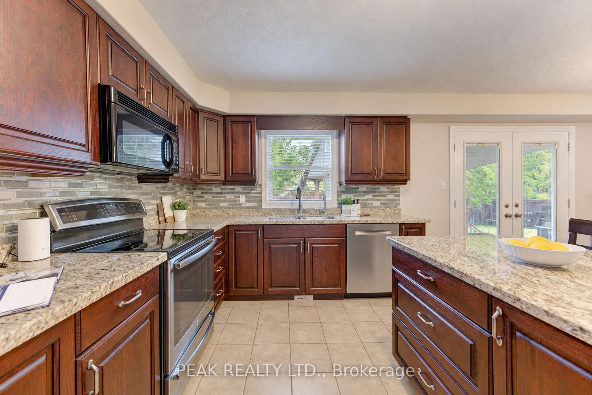 Photo 19 of 28 Roth Avenue, Wilmot, Baden — HOMEH
