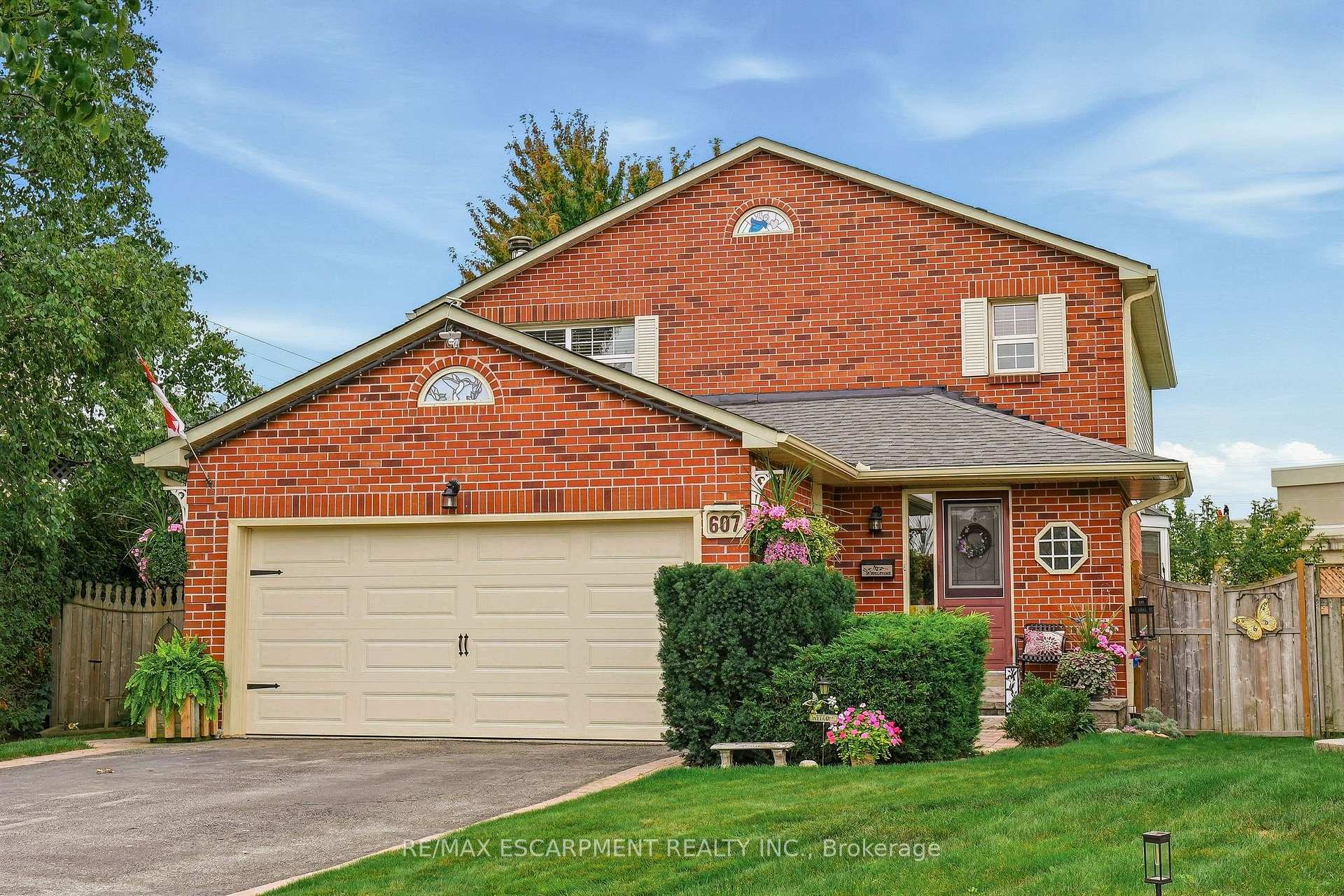 Photo 2 of 607 Clover Park Crescent, Milton, Bronte Meadows — HOMEH