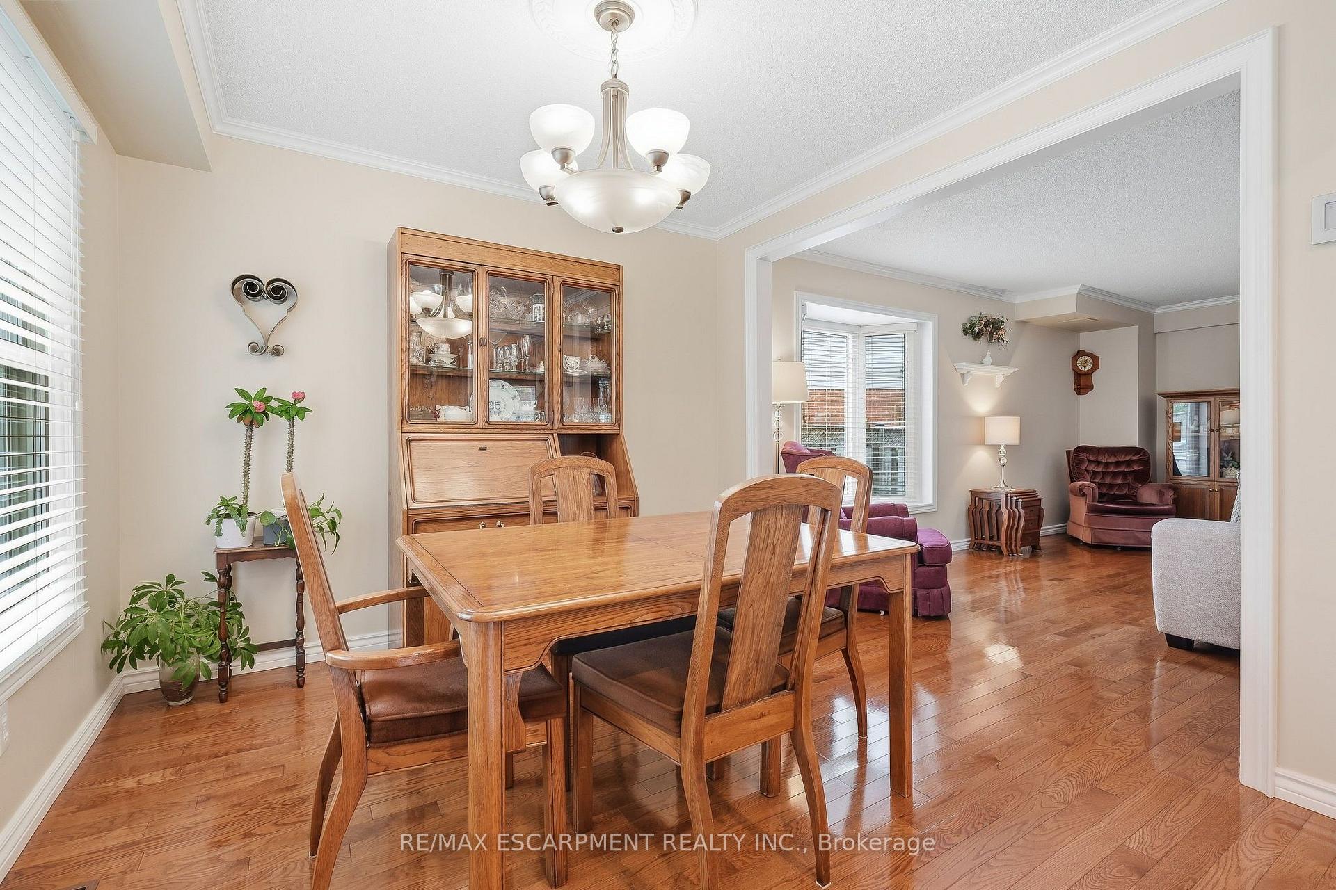 Photo 10 of 607 Clover Park Crescent, Milton, Bronte Meadows — HOMEH