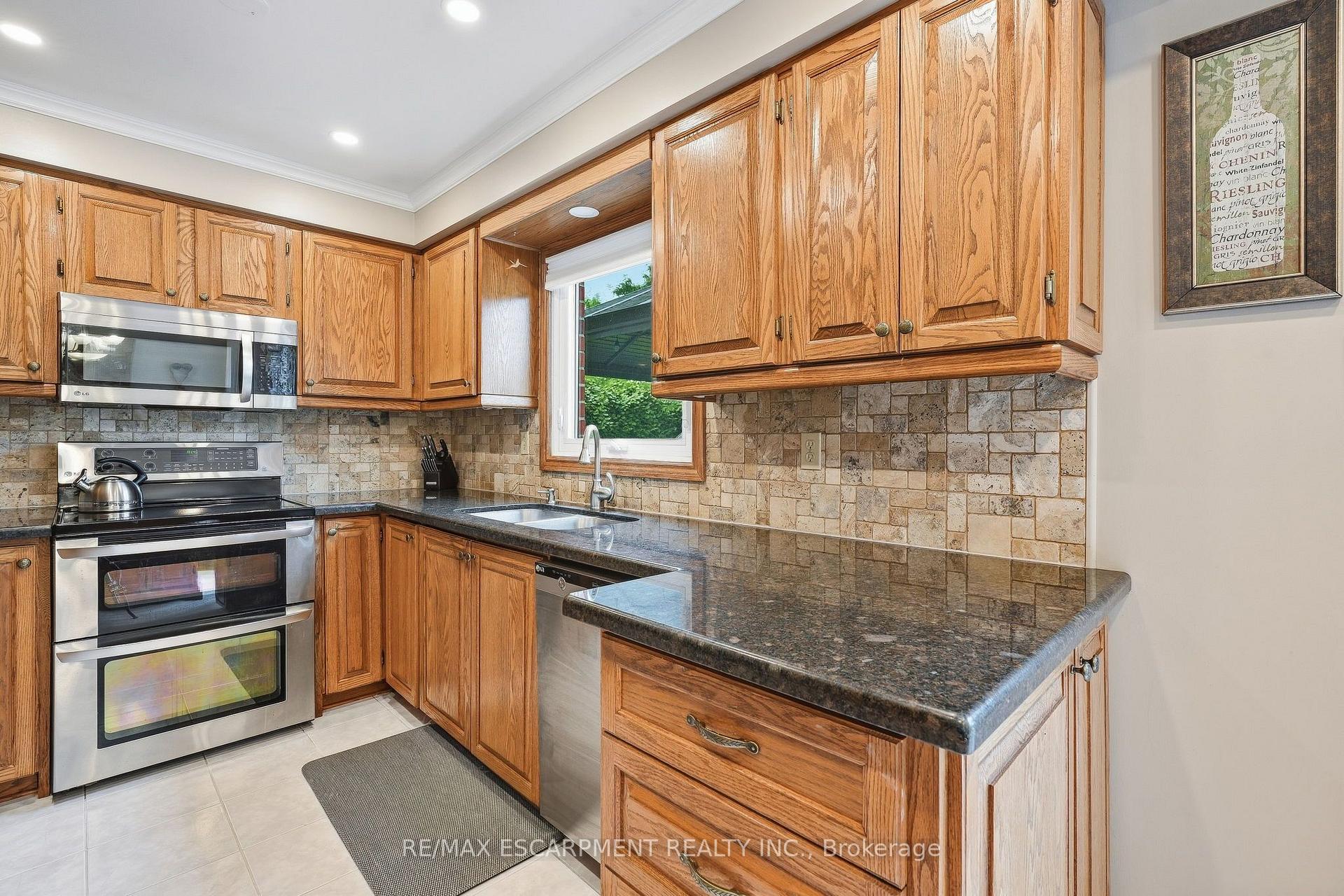 Photo 11 of 607 Clover Park Crescent, Milton, Bronte Meadows — HOMEH