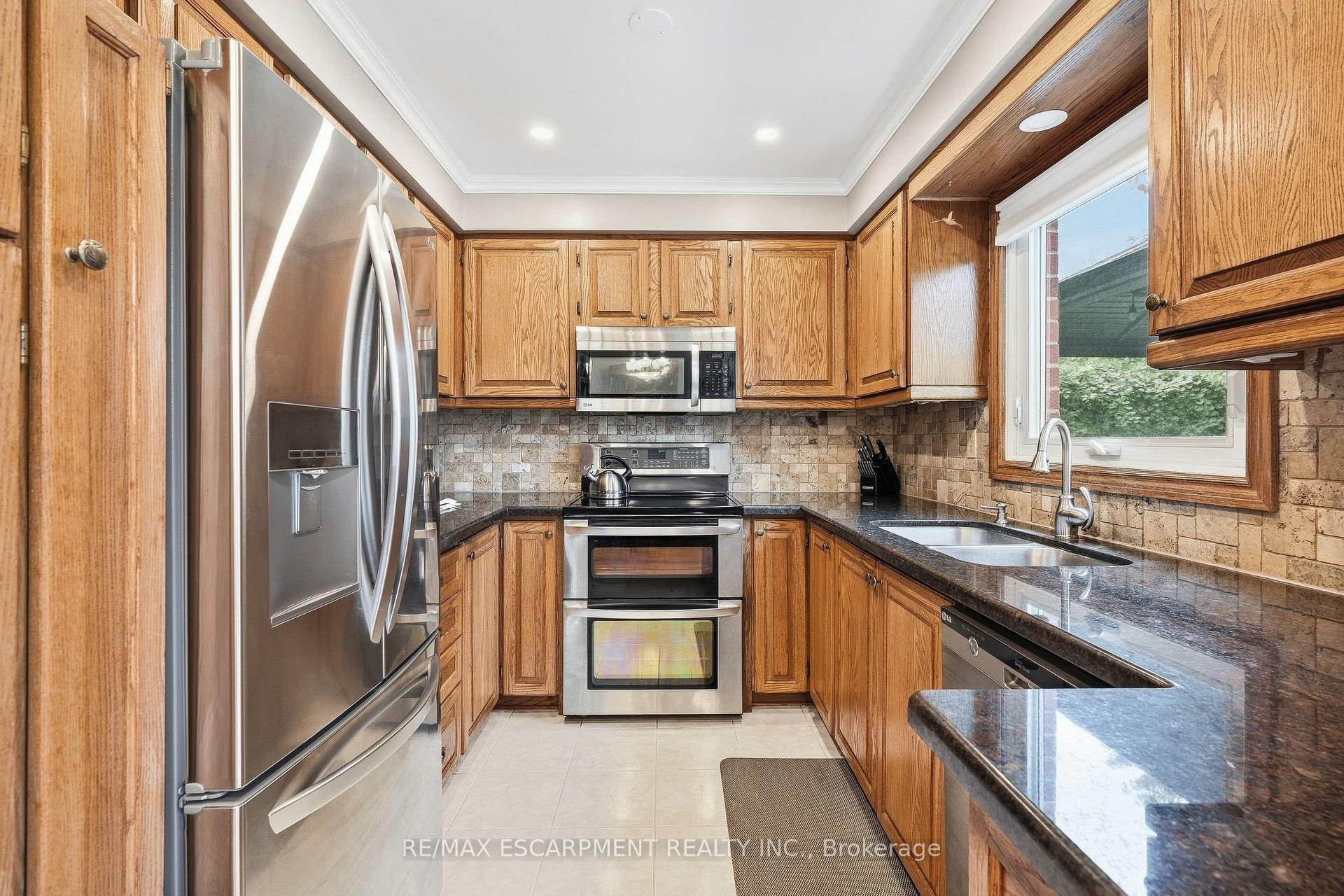 Photo 12 of 607 Clover Park Crescent, Milton, Bronte Meadows — HOMEH
