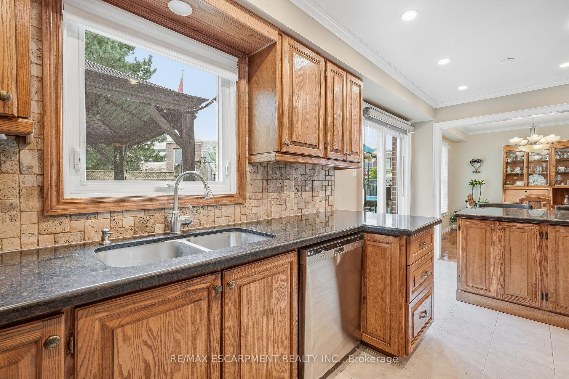 Photo 14 of 607 Clover Park Crescent, Milton, Bronte Meadows — HOMEH