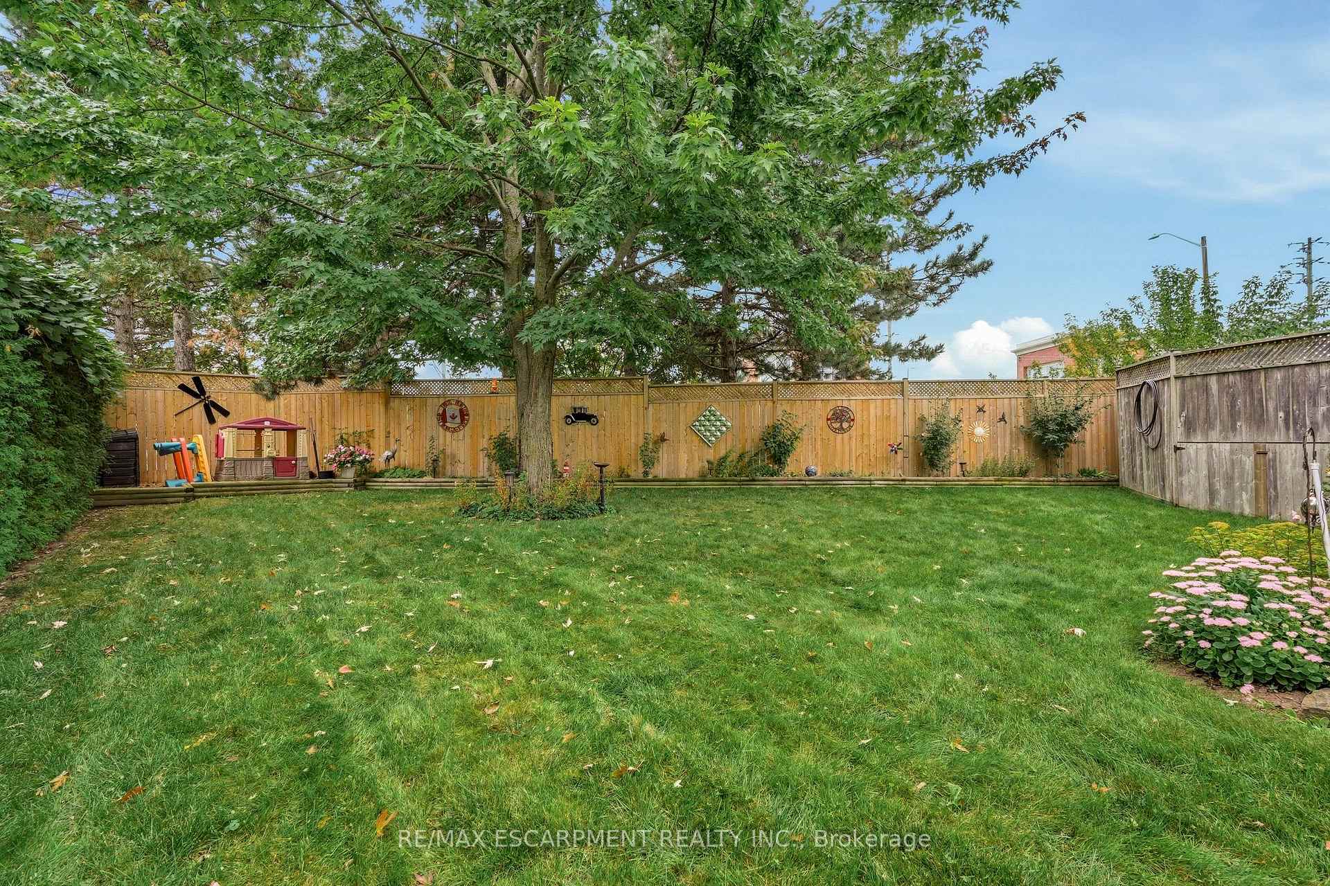 Photo 38 of 607 Clover Park Crescent, Milton, Bronte Meadows — HOMEH