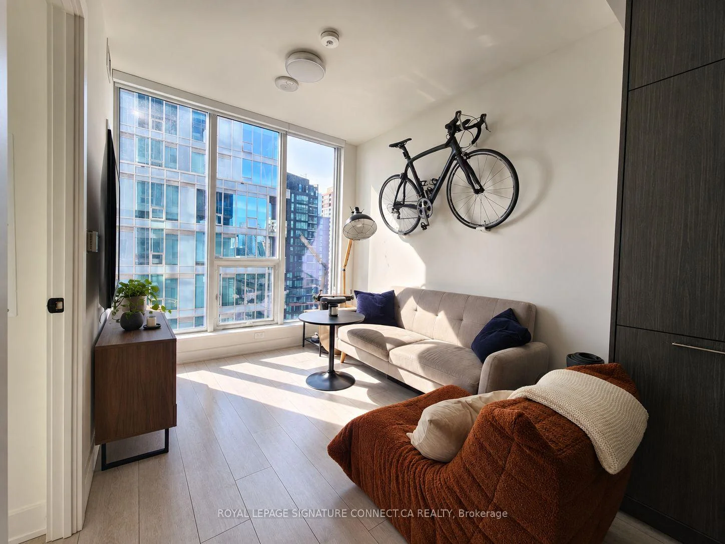 Front of Unit 3403, 15 Mercer Street