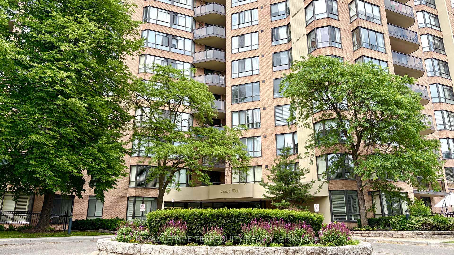 Photo 1 of Unit 211, 20 Cherrytree Drive, Brampton, Fletcher's Creek South — HOMEH