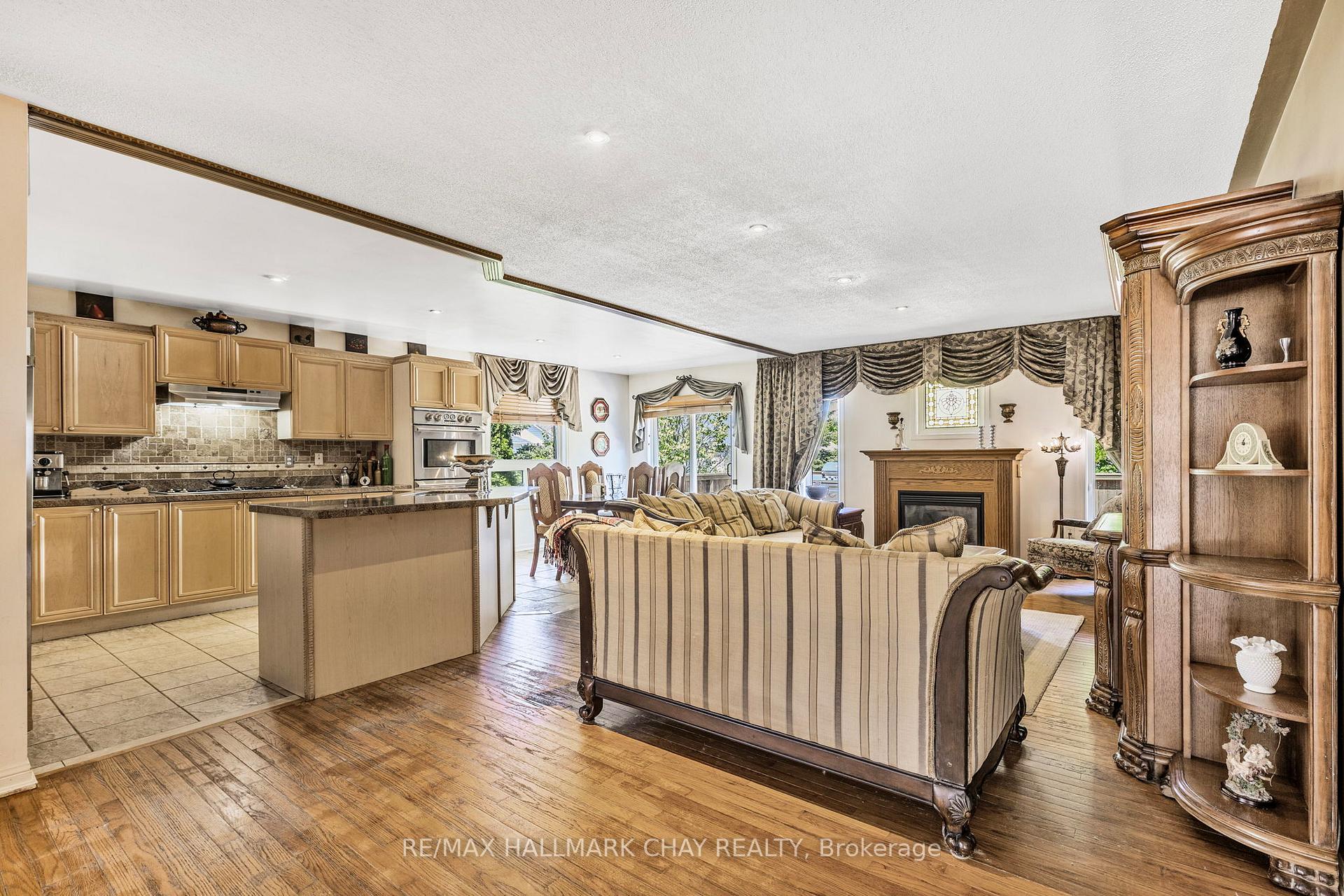 Photo 7 of 2 Old Hickory Lane, Wasaga Beach — HOMEH