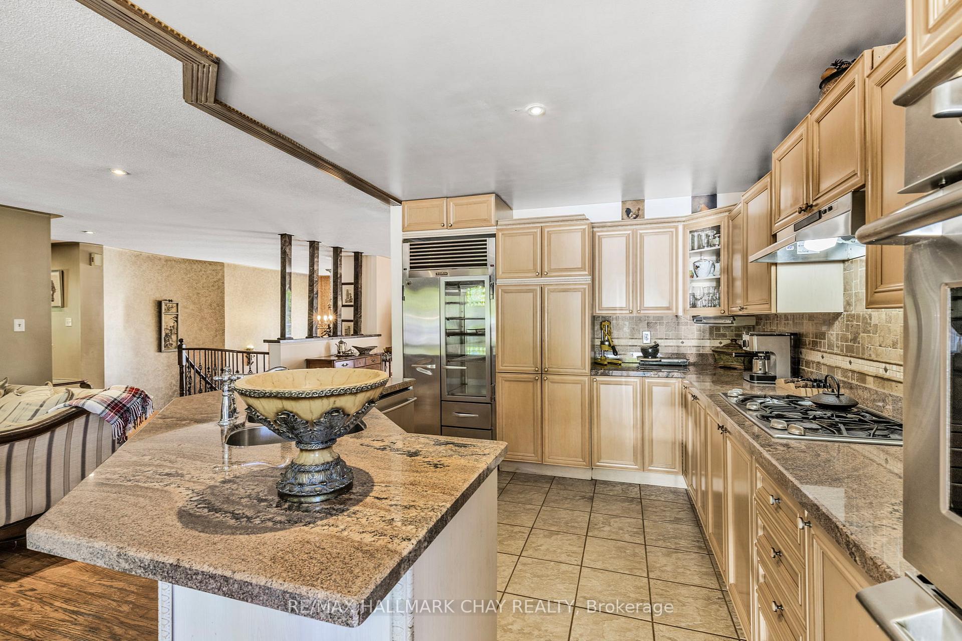 Photo 10 of 2 Old Hickory Lane, Wasaga Beach — HOMEH