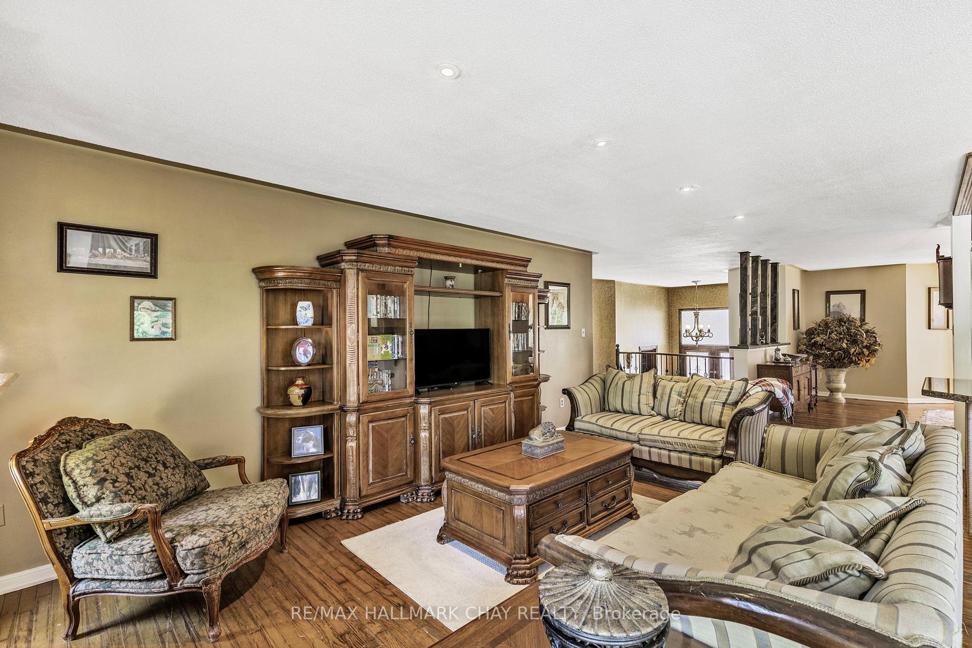 Photo 11 of 2 Old Hickory Lane, Wasaga Beach — HOMEH